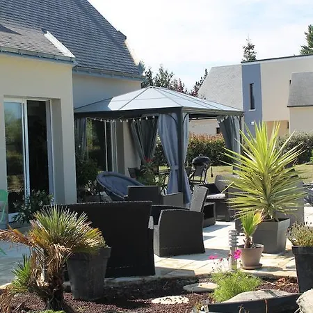 Le Champ De La Ferme Saint-Gervais en-Belin