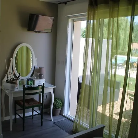 Le Champ De La Ferme Saint-Gervais en-Belin