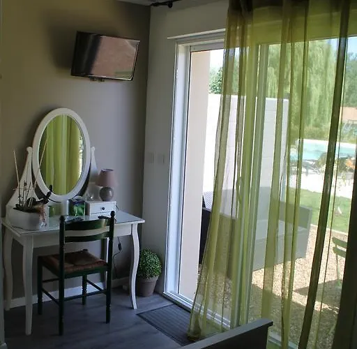 Le Champ De La Ferme Saint-Gervais en-Belin