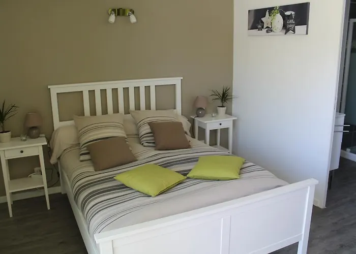 Le Champ De La Ferme Saint-Gervais en-Belin